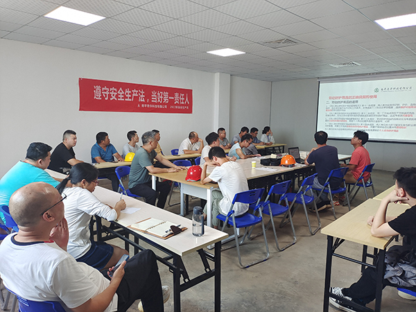 遵守安全生產(chǎn)法，當(dāng)好第一責(zé)任人